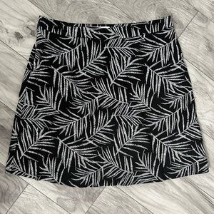 Black & White Leaf Print Skirt. Size Large